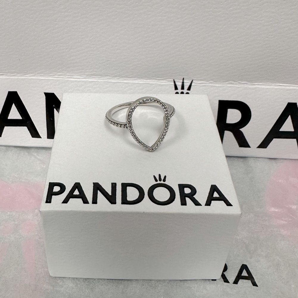 💥 Pandora Teardrop Silhouette Clear Ring 💥